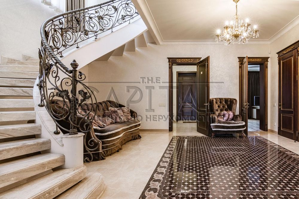 Продажа дома с бомбоубежищем, с. Хотов