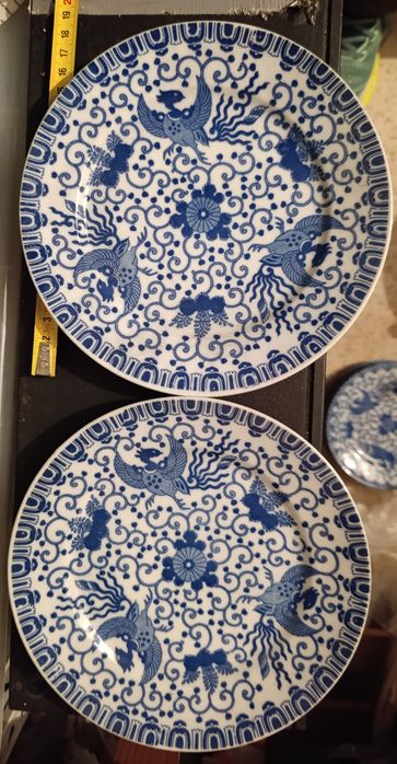 Pratos antigos de porcelana japonesa