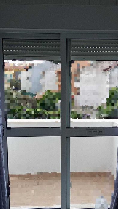 Janelas vidro duplo em aluminio lacado a branco