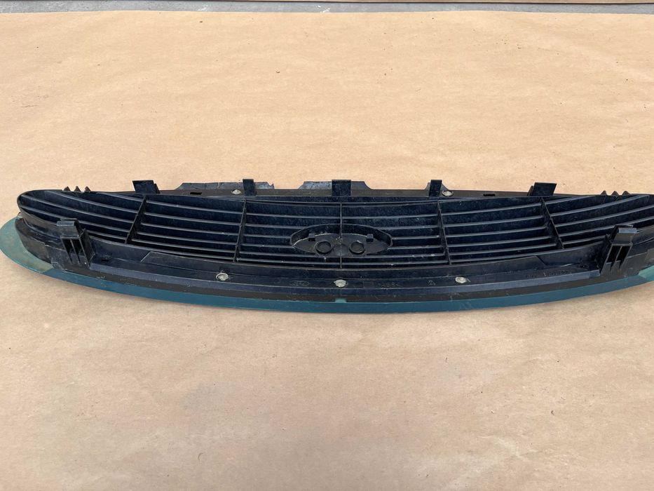 Ford Mondeo mk2 sedan grill atrapa