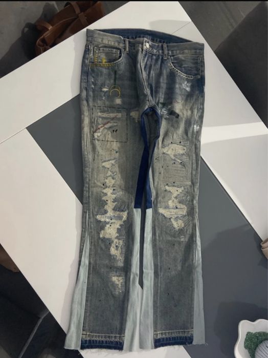 Calças flare artísticas