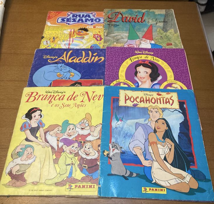 12 cadernetas com cromos incompletas