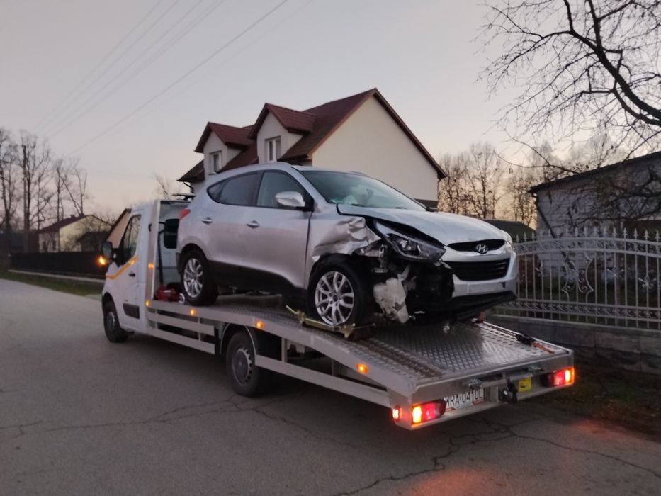 Pomoc drogowa  24H/7 , holowanie, wyciąganie, odpalanie oraz przewóz m