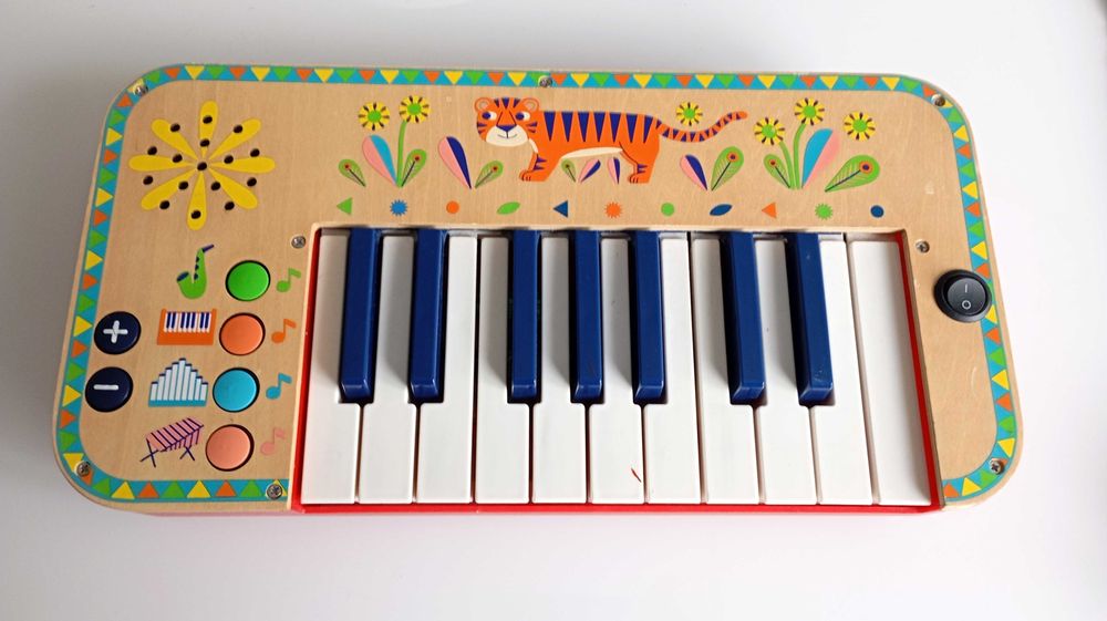 Piano -  DJECO (a pilhas)