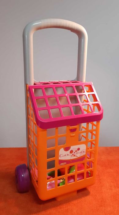 Brinquedos- banca de venda, tábua engomar + ferro, carrinho de compras