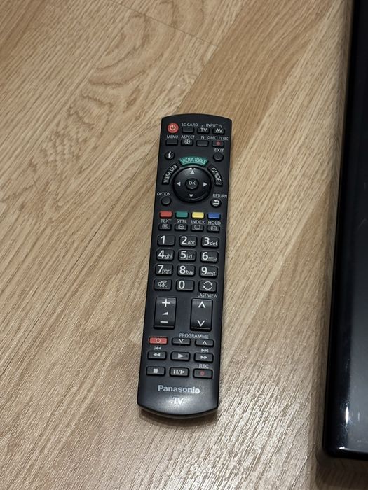 Telewizor 32 cale Panasonic + tuner DVB +uchwyt ścienny - komplet