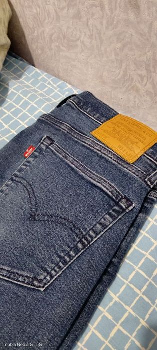 Джинсы Levi Strauss (Levi's)
Цвет: синий
Размер:?, рост:170-180
Состоя