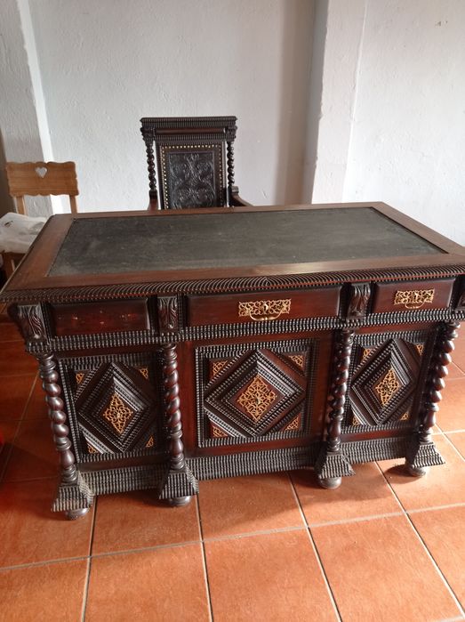 Secretária e cadeirão pau Santo antiguidades