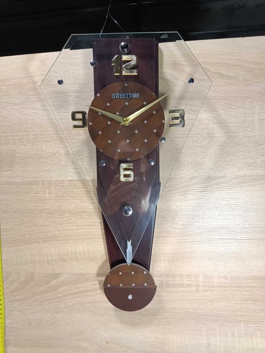 Часы большие настенные с маятником, Новые.