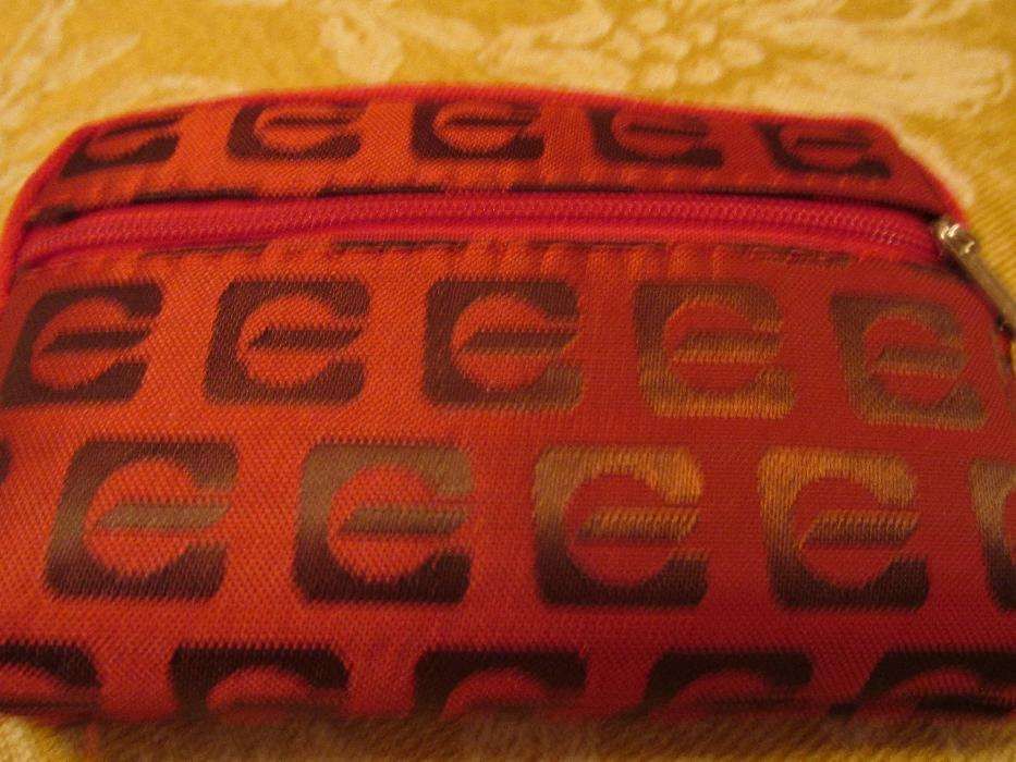Porta-moedas vermelho