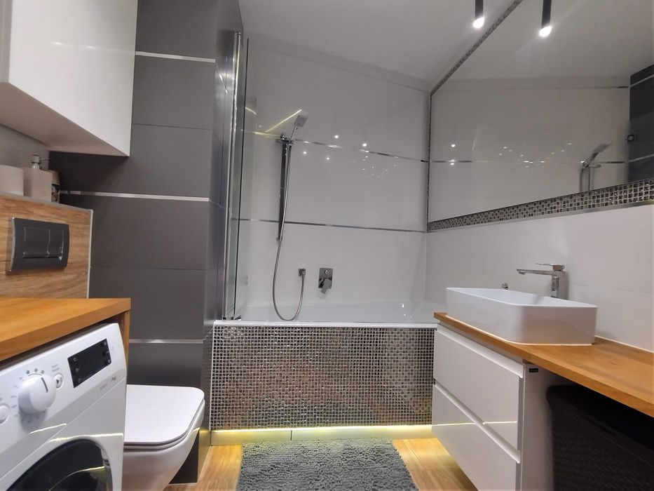 2 pokoje, 47 m², balkon, garaż w cenie, obok PKP, blisko centrum, winda - More