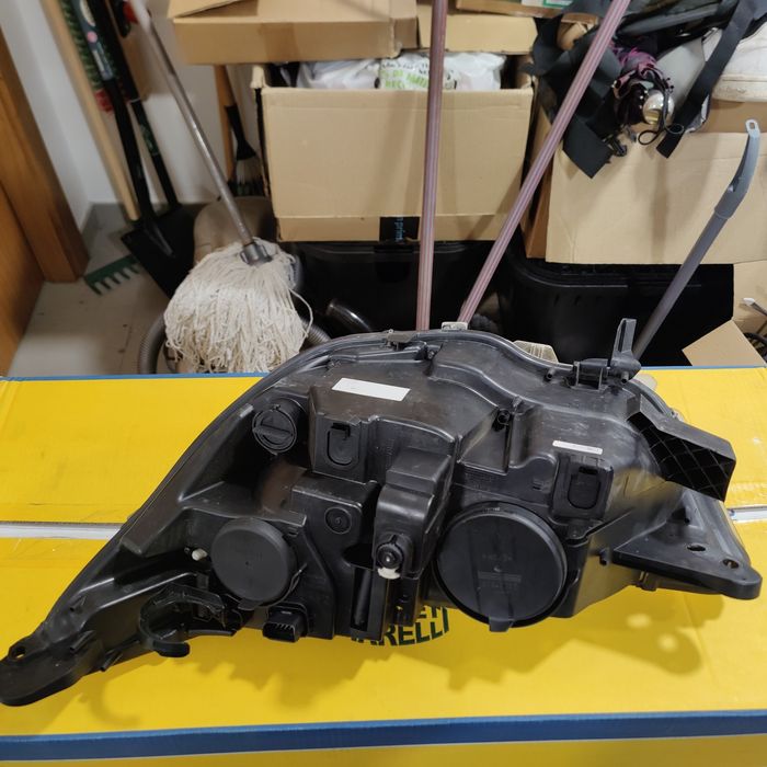 Farol Citroën DS4 (original) lado passageiro