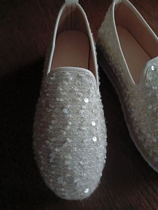 Nowe beżowe espadryle damskie z cekinami