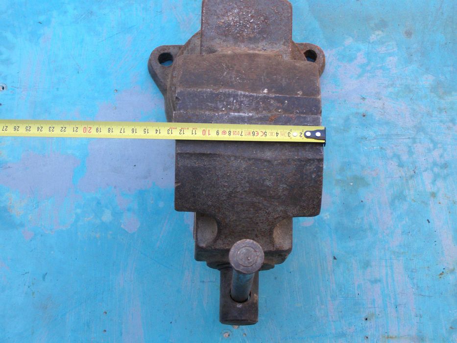 Тиски слесарные поворотные  СССЗ,ширина губок 125 ММ