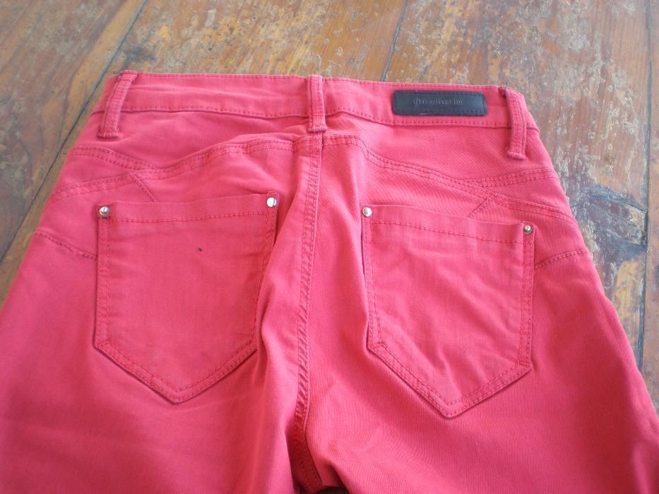 Calças vermelhas Stradivarius 32