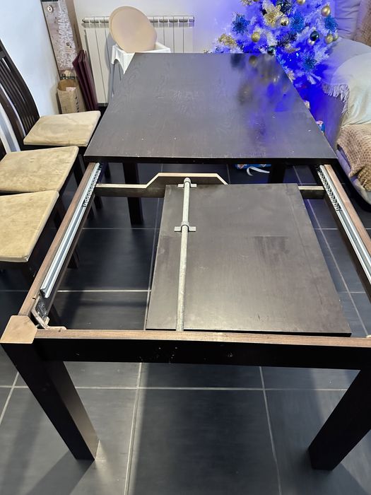 Conjunto mesa e cadeiras