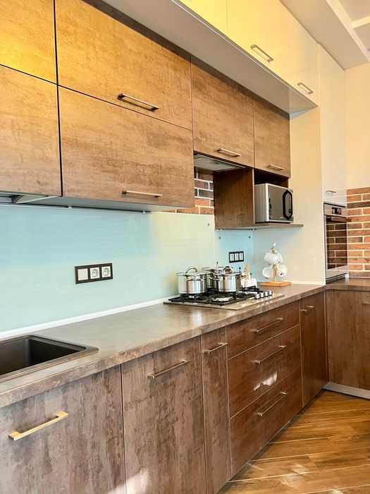 Центр. 3 кімнати. Озеро та парк. Власник. Звітні документи