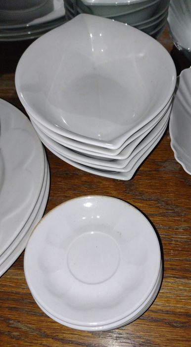 Набори посуду різні.