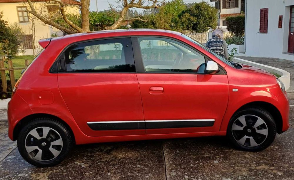 Renault Twingo 2015 Gasolina - Igual a Novo.