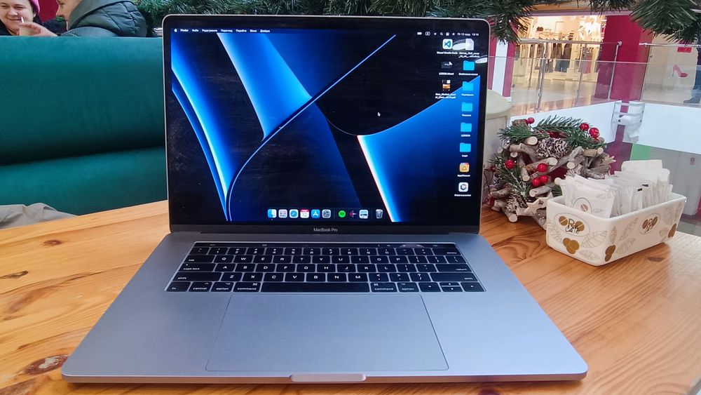 MacBook Pro 15 2017, 16/250, Чотириядерний Intel Core i7/16 ГБ: 16