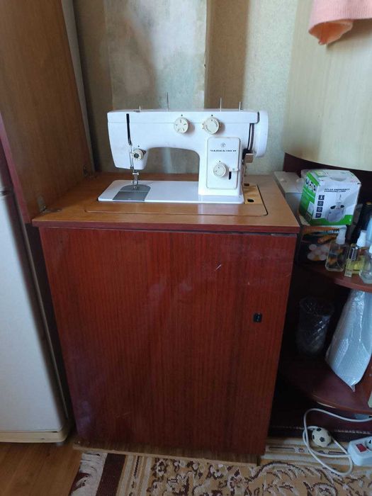 Машина швейна побутова "Чайка-142М" 1 класу з ножним приводом