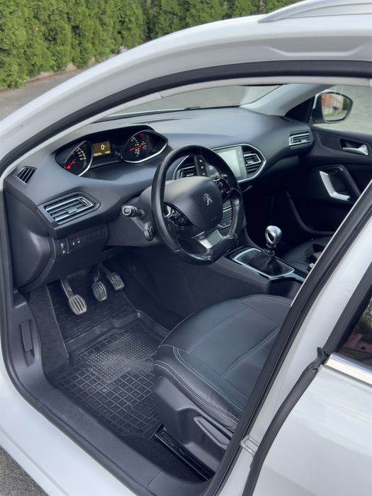 Peugeot 308SW 2015 року
