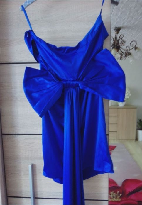 Elegancka sukienka wieczorowa niebieska kokarda tren wesele L