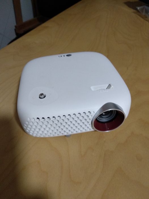 Vendo Projetor LG profissional.