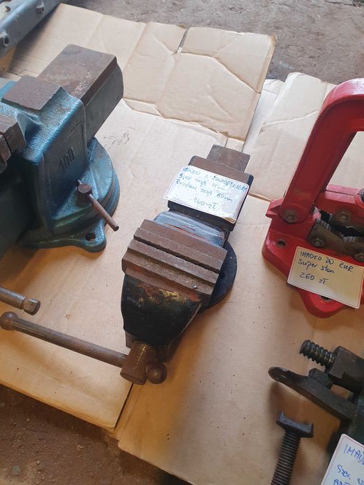 Imadła małe i duże jonnesway oraz inne uchwyt do zamocowania na busie