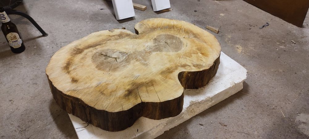 Duży plaster drewna na stolik - Robinia