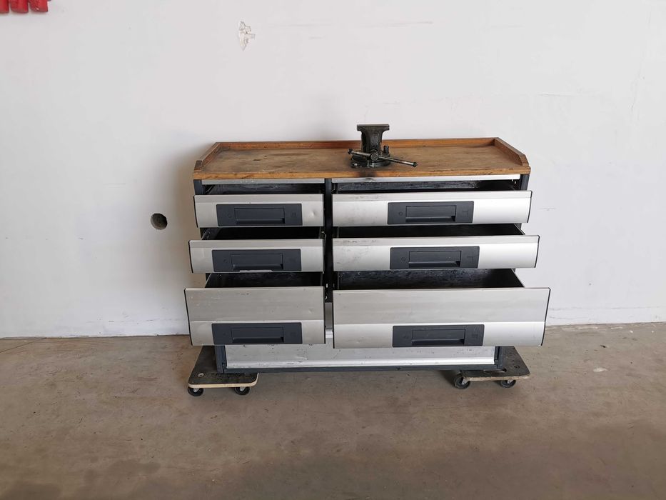 Szafka regał z szufladami na narzędzia do warsztatu garażu kampera bus