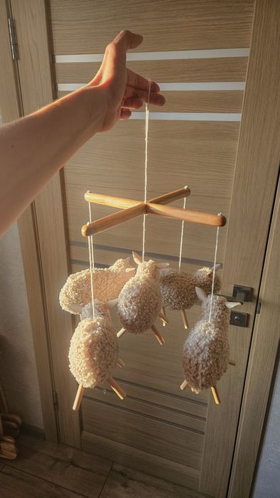 Мобиль напольный детский с овечками