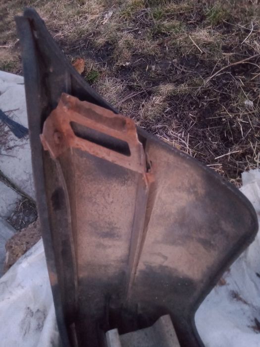 Продам задній бампер  з підсилювачем і з усіма кріпленнями на ваз 2109