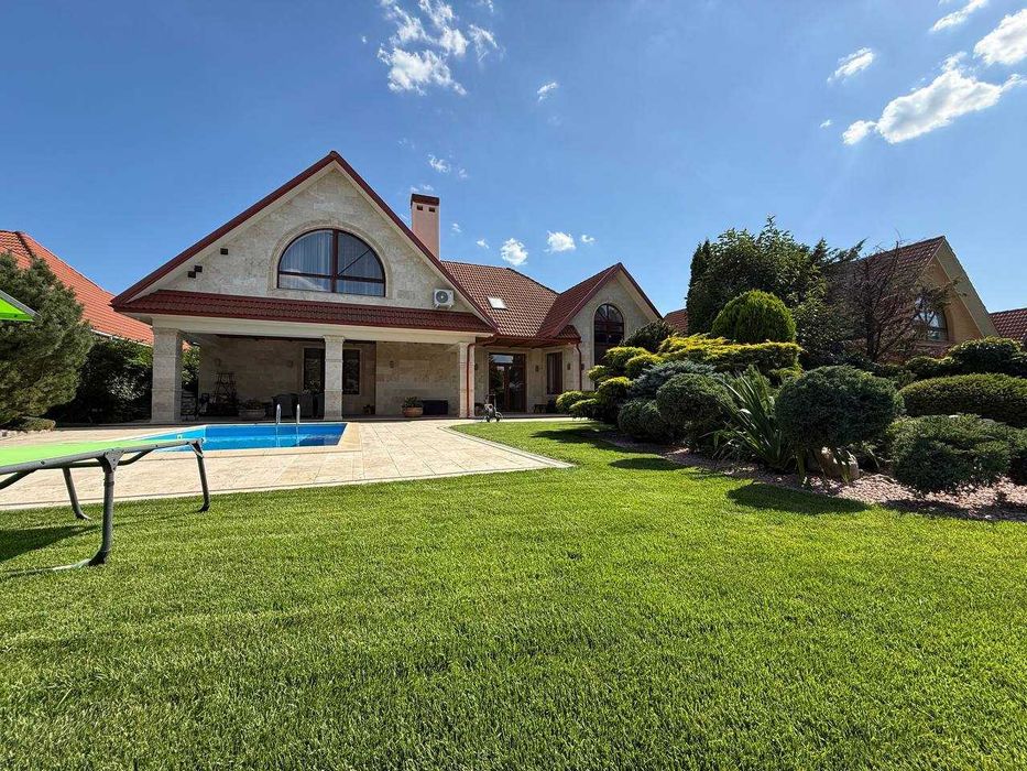 Продажа дома в Совиньоне. Бассейн. Дизайнерский ремонт. 12,5 соток