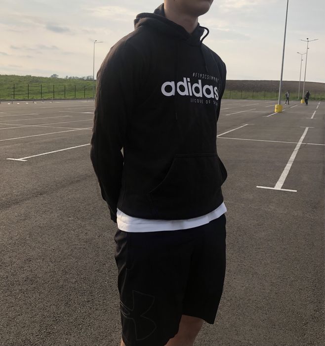 кофта adidas з принтом