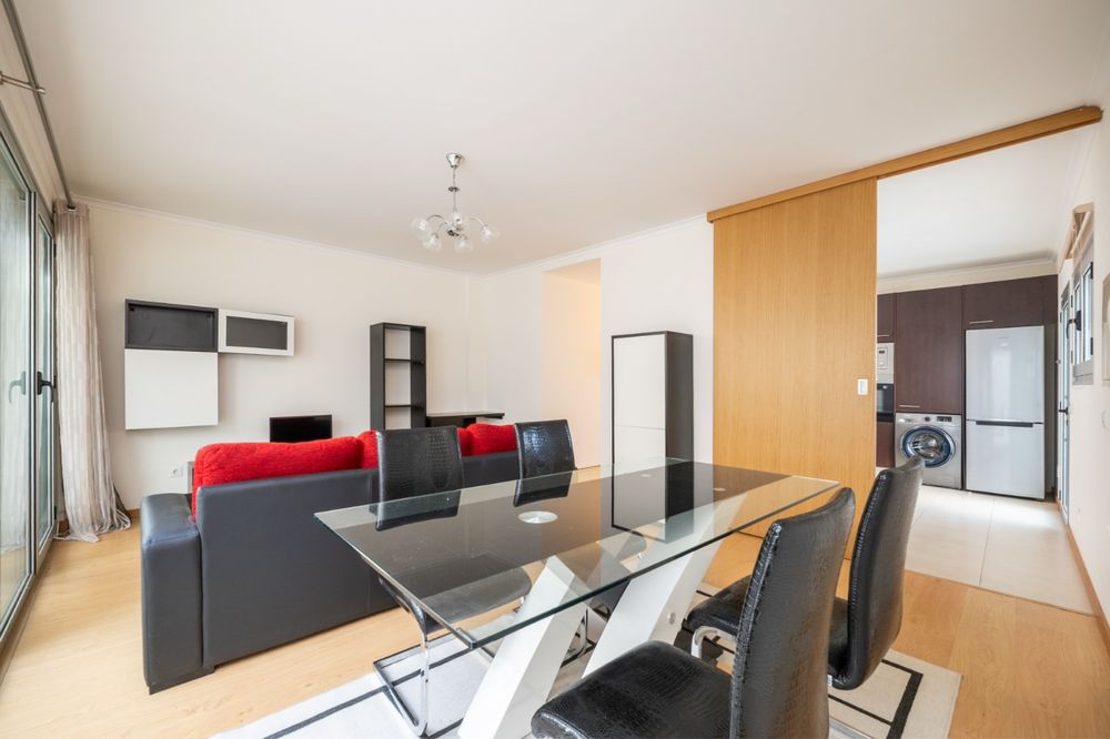 Mesa de Jantar e Cadeiras