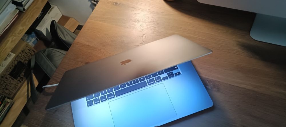 MacBook pro 16 cali i7 stan idealny  2022r lepszy niż M1