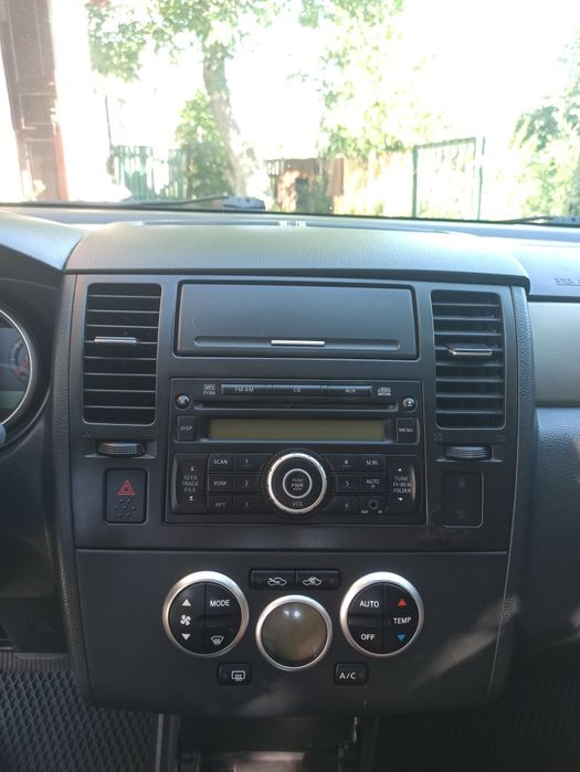 Рамка штатна Nissan Tiida c11 2010 року