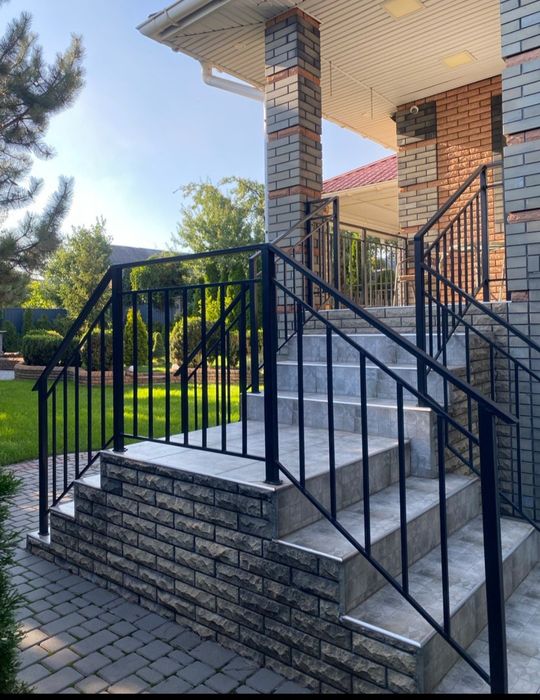 Продаж СУЧАСНОГО будинку з ЦОКОЛЬНИМ  поверхом вул. Солідарності ТОРГ