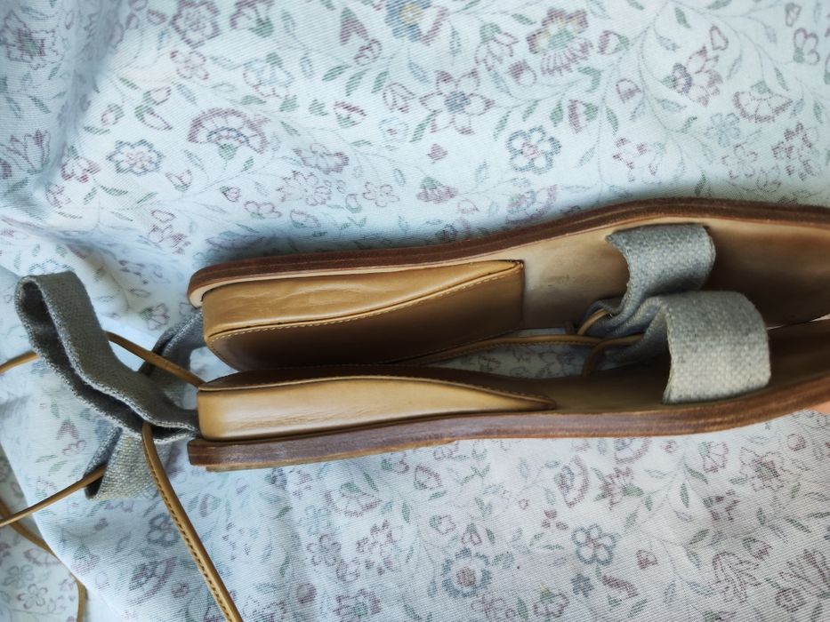 Armani beżowe sandałki wiązane rzymianki 38