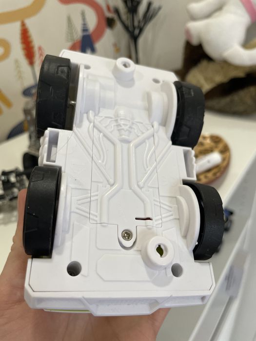 Машинка , на батарейках