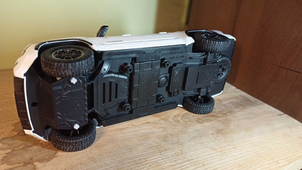 Toyota Tundra TRD 4×4 Модель 1:24 Біла