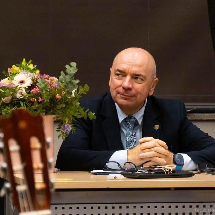 Nauczyciel historii i wiedzy o społeczeństwie oraz egzaminator i weryfikator egzaminu maturalnego z tych przedmiotów zaprasza na korepetycje!