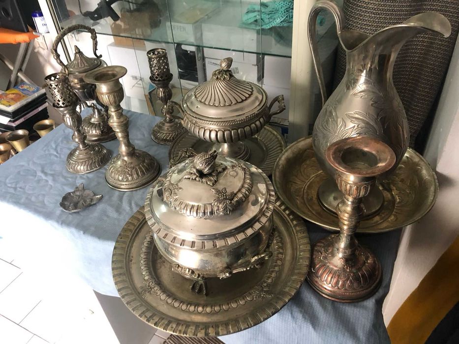 Conjunto de Peças Antigas em Metal Prateado