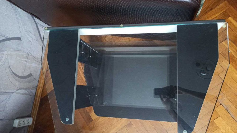 Скляна тумба під ТВ / апаратуру