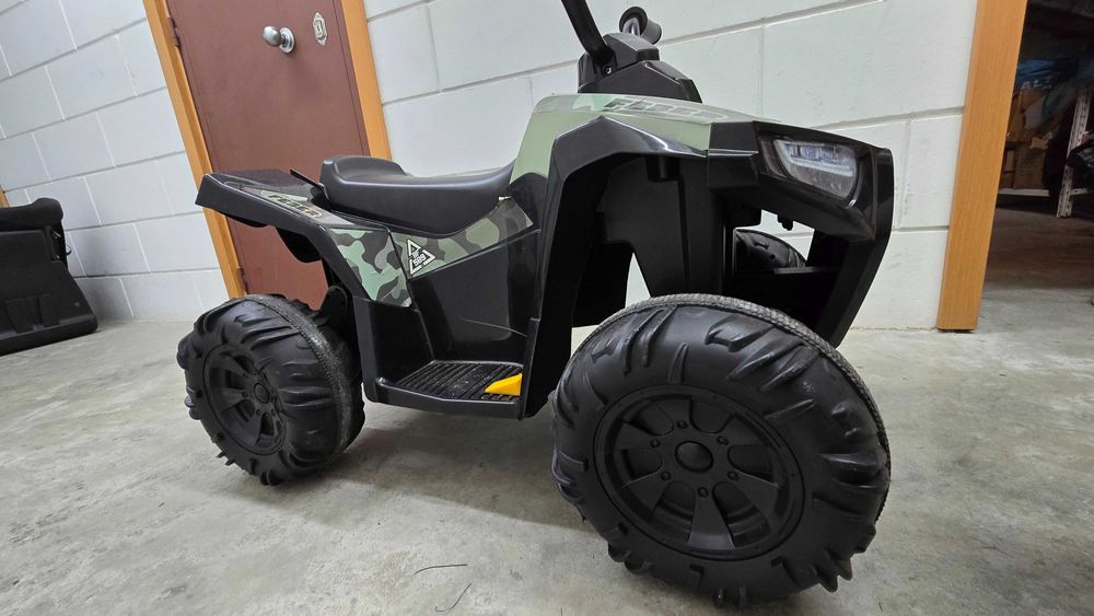 Moto 4 criança elétrica Feber 12v