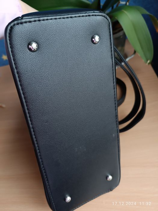 Класична чорна ,замшева сумка