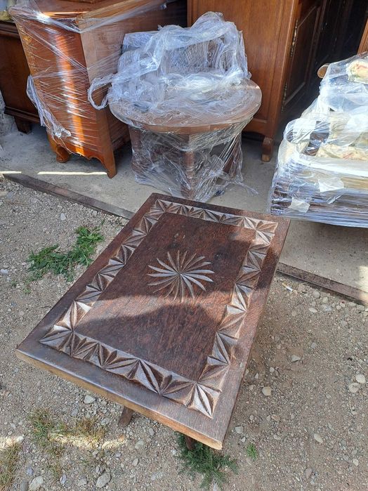 Sprzedam stolik rzeźbiony