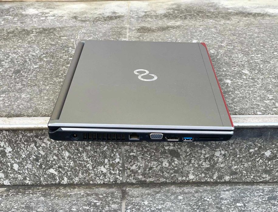 • Металевий Fujitsu Lifebook E746 / Є LTE модем / Core i5 / DDR4 •