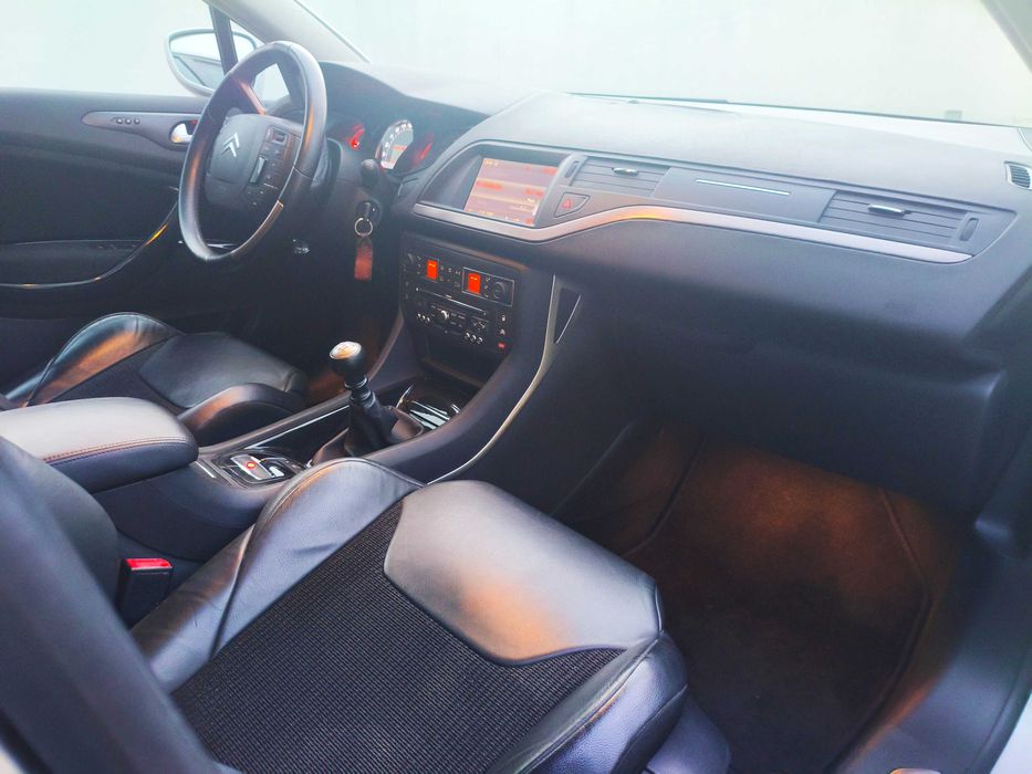 C5 2.0 Exclusive poucos kms e um dono